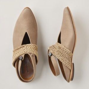 Cydwoq Pediment Shoes